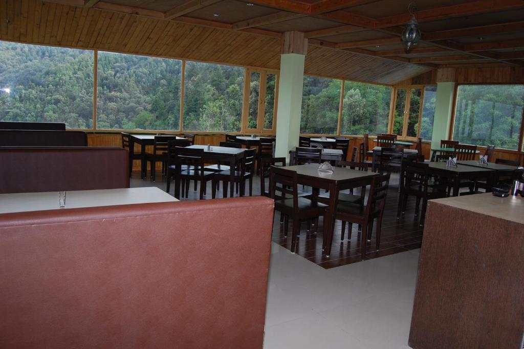 Natureraga Fernhill Resort Chail Eksteriør billede