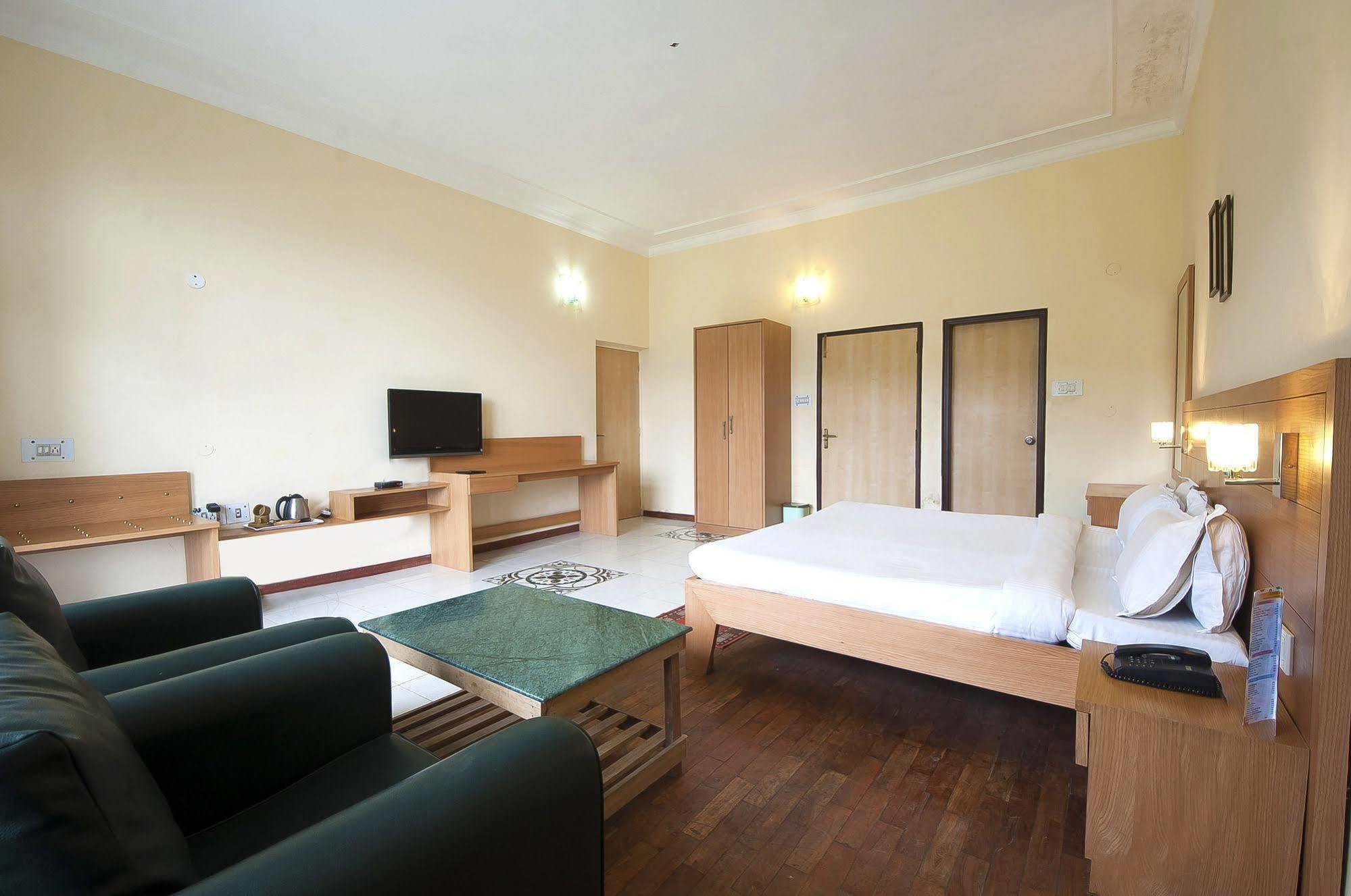 Natureraga Fernhill Resort Chail Eksteriør billede